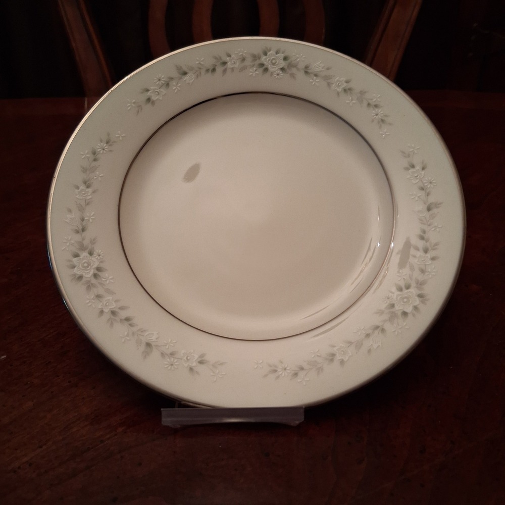 Noritake Heather 7548 Ivory China Bread and Butter Plate Gray Floral Platinum